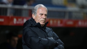 Macın devre arasında fenalaşan Mustafa Denizli Hastaneye kaldırıldı