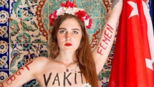 FEMEN: Vakit AKP'siz İstanbul vakti! Vakit Erdoğan'sız Türkiye vakti!