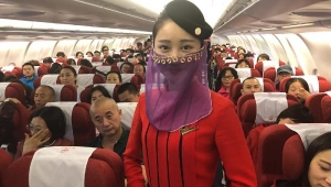 Sichuan Havayolları'nın İlk seferde Çinli hostesler şov yaptı