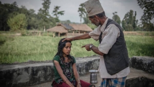 Nepal'de Regl Dönemlerinde Sürgüne Gönderilen Kadınlar