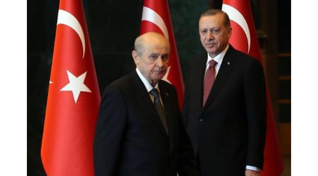 "Bahçeli, aslında tehdit ediyor, 'kıpraşırsanız yakarım' diye..."