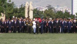 Büyük taarruzun 97. yılında devlet erkanı Anıtkabir'i ziyaret etti