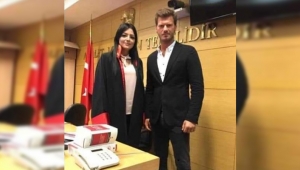 Adliyede Kıvanç Tatlıtuğ ile fotoğraf çektiren hâkim hakkında inceleme başlattı