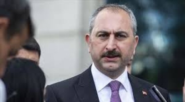Akit yazarından Adalet Bakanı Gül'e: FETÖ ile kaşık sallamayan mı var?