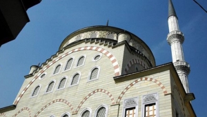 AKP'li belediye vergi borcunu ödeyebilmek için 8 camiyi devrediyor