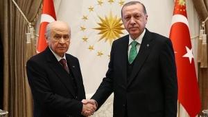 Türkiye'yi Erdoğan, Erdoğan'ı Bahçeli yönetiyor! Ya Bahçeli'yi?