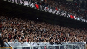 Vodafone Park'ta Yönetim istifa tezahüratları