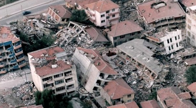 Yeni Şafak yazarı: Rant, depremle mücadeleden daha değerli bulundu