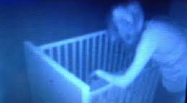 Bebeği beşiğinden çeken hayalet kameraya yakalandı