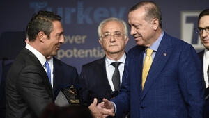 Fenerbahçe'den Recep Tayyip Erdoğan'a 25. yıl plaketi