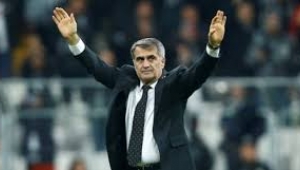 Şenol Güneş Oyuncularımın alnından öpüyorum