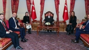 Erdoğan, Demet Akalın ve Hande Yener ile bir araya geldi