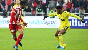 Lider Sivasspor, Fenerbahçe'yi 3-1 yendi