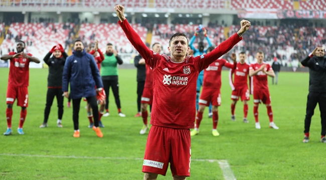 Sivasspor, Süper Lig'de ilk devreyi 3. kez lider tamamladı
