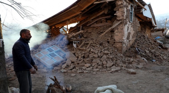 Elazığ depreminde bir köy tamamen yıkıldı