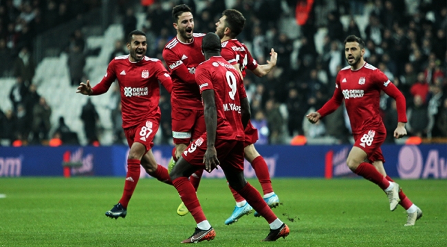Lider Sivasspor, Beşiktaş'ı mağlup etti