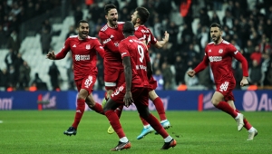 Lider Sivasspor, Beşiktaş'ı mağlup etti