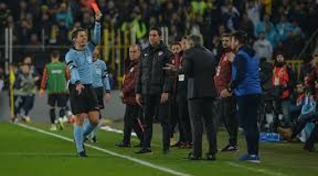 Fenerbahçe-Galatasaray derbisinde Ersun Yanal'a kırmızı kart
