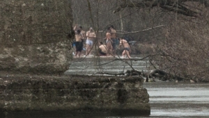 Göçmenler Meriç Nehri'nde yıkandı