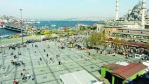 Taksim'den sonra Eminönü ve Sultanahmet meydanları da belediye etkinliklerine kapatıldı