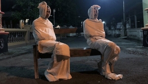  Endonezya'da  ilginç yöntem: Hayaletler devriye geziyor!