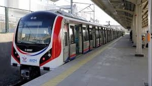 Marmaray'daki kalabalığı, İBB işletiyor sanıp eleştirdiler