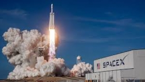 SpaceX'in ilk insanlı uçuşu gerçekleşti