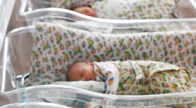 "Çin'e yollanmak üzere" doğurulan beş bebek bulundu