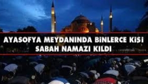 Ayasofya önünde akşam namazı kılındı; bazı vatandaşlar ağladı