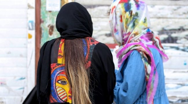 İran'da kadınlar podcast ile şiddet hikâyelerini paylaşıyor