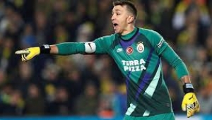 Galatasaray'da Fernando Muslera kararı! Sözleşmesi donduruluyor...