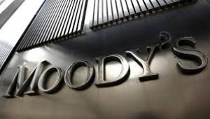 Moody's son olarak 13 bankanın kredi notlarını indirdi, görünüm negatif