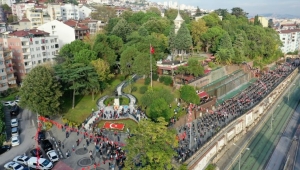 İzmit'te bin kişi, sosyal mesafeli zeybek oynadı