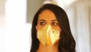 Eminönü'nde 20 bin liralık altın maskeler satılıyor