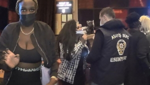 'Miss Ugandalılar' yine ortaya çıktı! İşte o polis baskından görüntüler