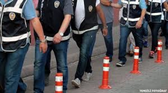 İzmir'de peş peşe operasyonlar