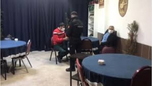 Kısıtlamada 'cenazemiz var' diyerek toplanıp kumar oynadılar