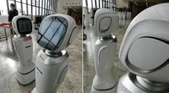 Çin'de iki robot birbiriyle tartıştı, görüntüler şaşkınlık yarattı