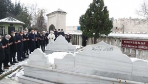 Erdoğan, Erbakan'ın mezarını ziyaret etti