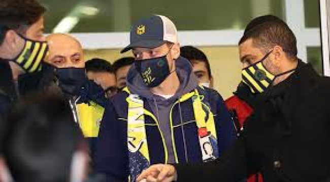 Mesut Özil İstanbul'a geldi