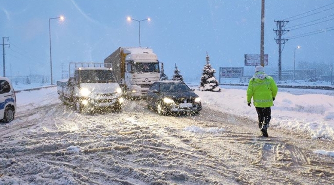 TEM Otoyolu İstanbul istikameti ulaşıma kapandı