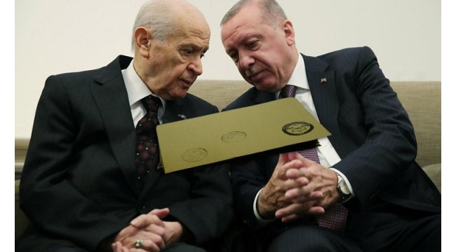 Anket Cumhur İttifakı'nın 11 puan geride olduğunu belirtti.