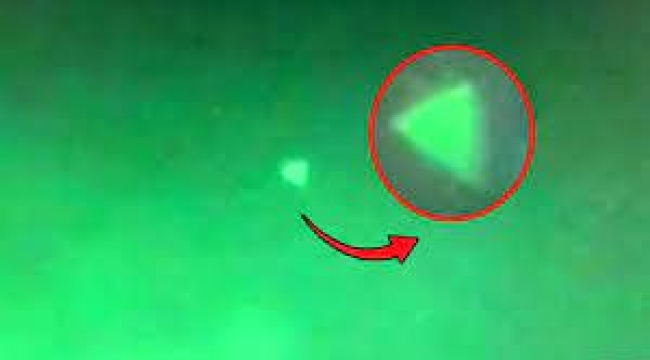 Piramit Şeklinde Ufo Görüntüsü İnsanlığı İkiye Böldü