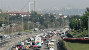 Tam kapanmanın ilk gününde trafikte uzun kuyruklar oluştu