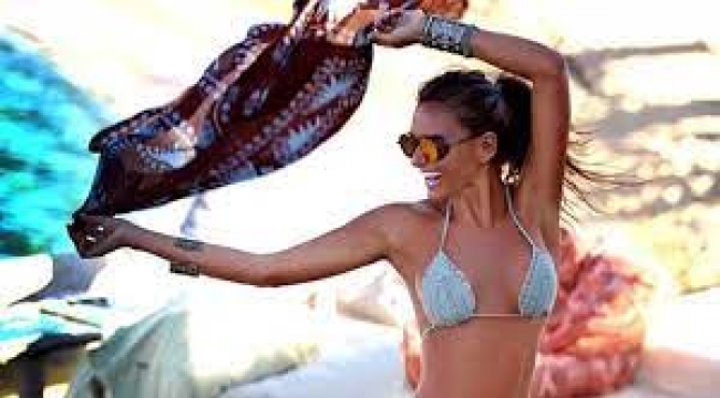 Eda Taşpınar Tanga Bikini Altıyla Poz Verdi! Üstsüz Güneşlendi