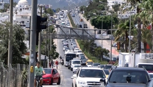 Bodrum'da tatil dönüşü yoğunluğu: Bir günde 70 bin araç çıkış yaptı