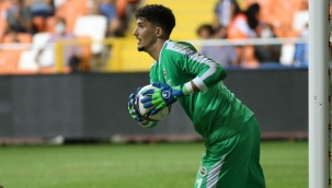 Fenerbahçe'de Altay Bayındır, Adana'da rekorunu egale etti