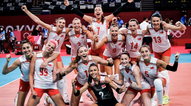 Filenin Sultanları, Polonya'yı devirdi
