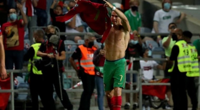 Ronaldo, 'milli formayla en çok gol atan erkek oyuncu' rekorunu kırdı