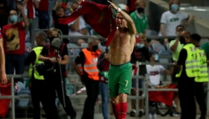 Ronaldo, 'milli formayla en çok gol atan erkek oyuncu' rekorunu kırdı
